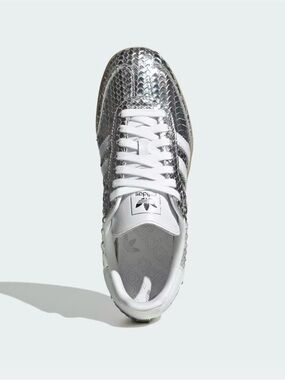 Adidas Sambas size 6 Women's Silver Metallic Snake-Texture Classic Sneaker